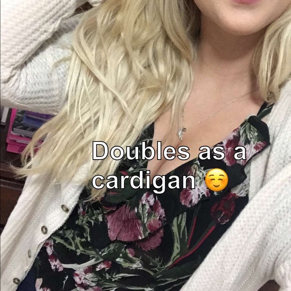 Closet clear 🚨 
Peach thermal waffle knit top - Picture 2 of 5